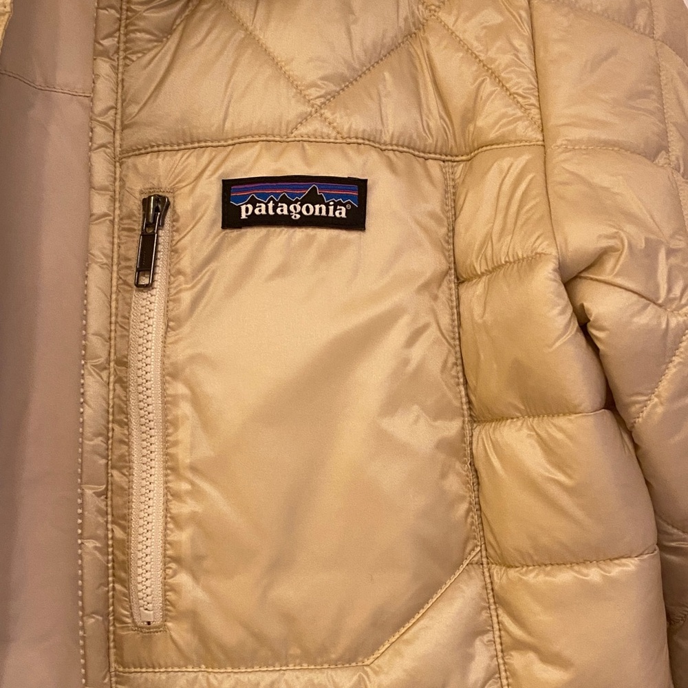 Patagonia Women’s Cream Quilted Puffer Coat - Picture 2 of 7